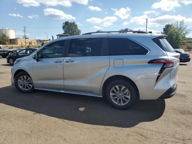 2022 Toyota Sienna xle