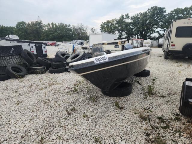 2004 Skeeter Boat