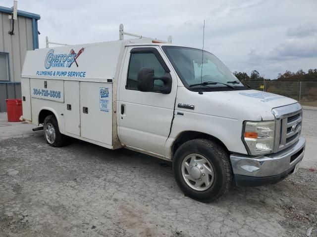 2011 Ford Econoline E350 Super Duty Cutaway Van