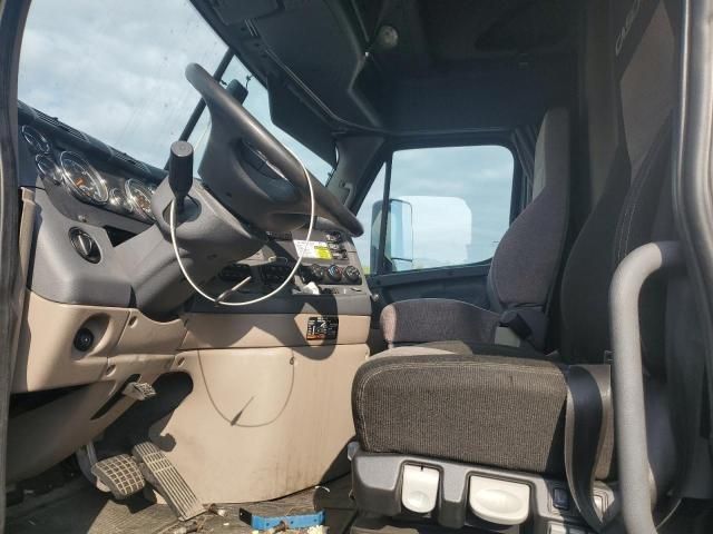 2015 Freightliner Cascadia Semi Truck
