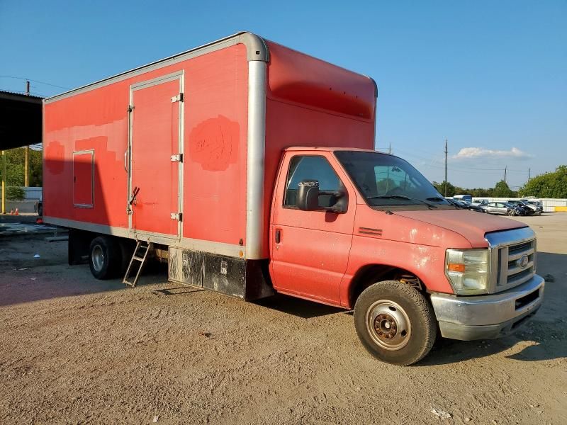 2010 Ford Econoline E450 Super Duty Cutaway Van