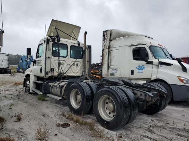2019 Freightliner Cascadia 125 Semi Truck