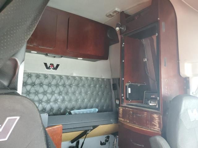 2016 Westenstar 2016 Western Star 4900 Semi Truck
