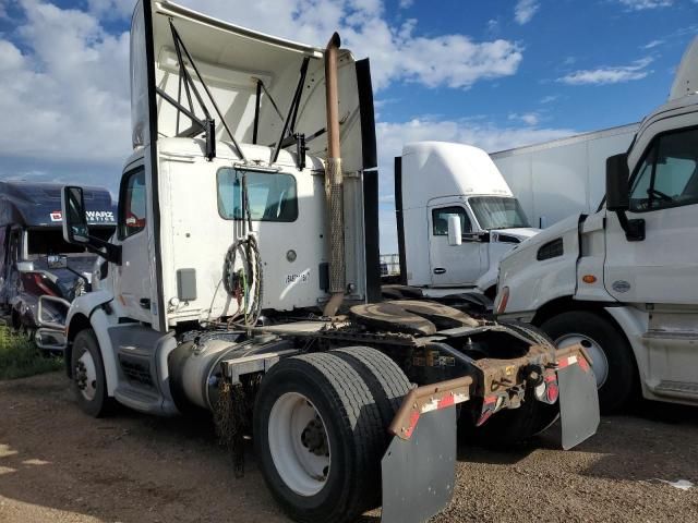 2015 Peterbilt 579 Semi Truck