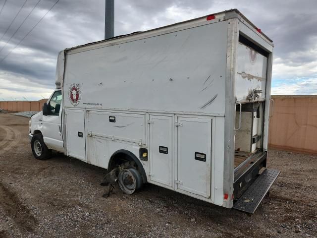 2011 Ford Econoline E350 Super Duty Cutaway Van