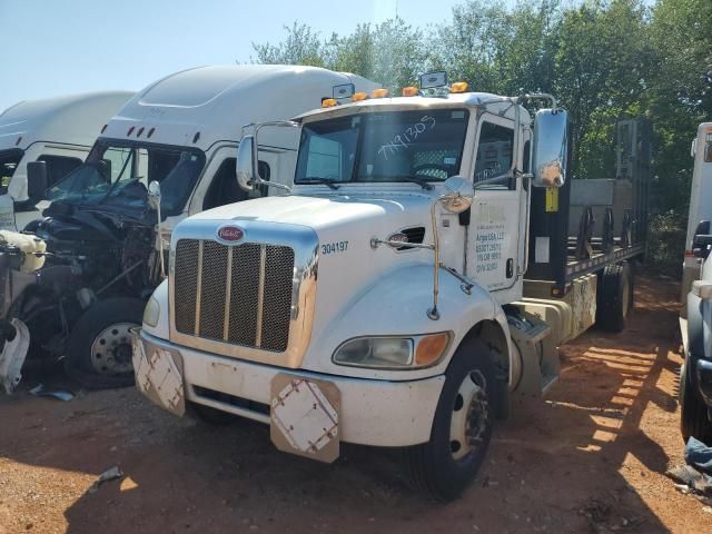 2015 Peterbilt 352 Flatbed Truck
