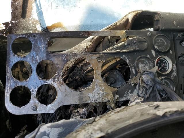 2013 Freightliner Cascadia 125 Semi Truck