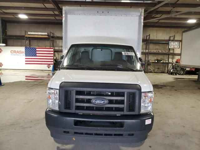 2023 Ford Econoline E350 Super Duty Cutaway Van
