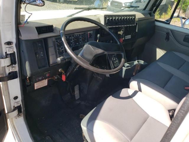 2001 International 4000 4700