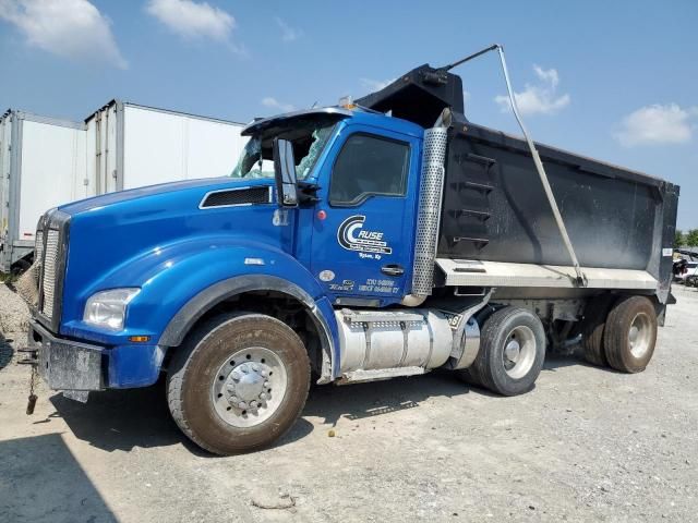 2022 Kenworth T880 Dump Truck