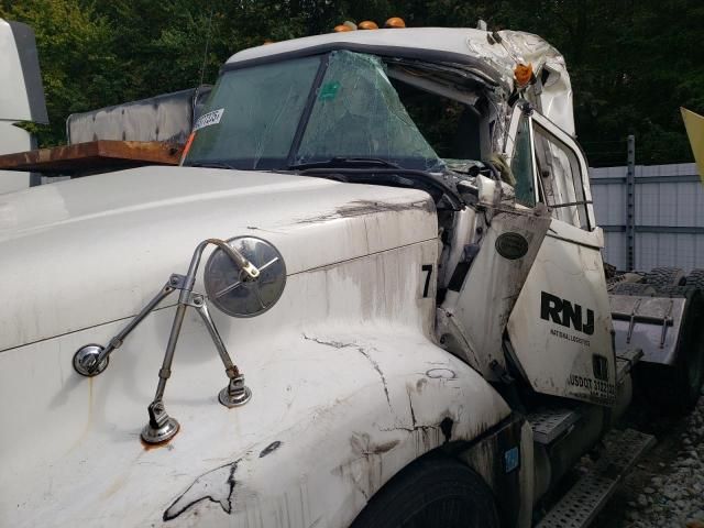 2009 Freightliner Columbia 120 Semi Truck