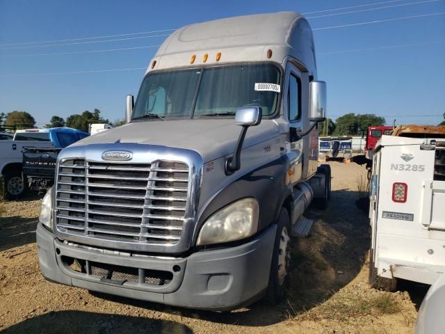 2009 Freightliner Cascadia 125 Semi Truck