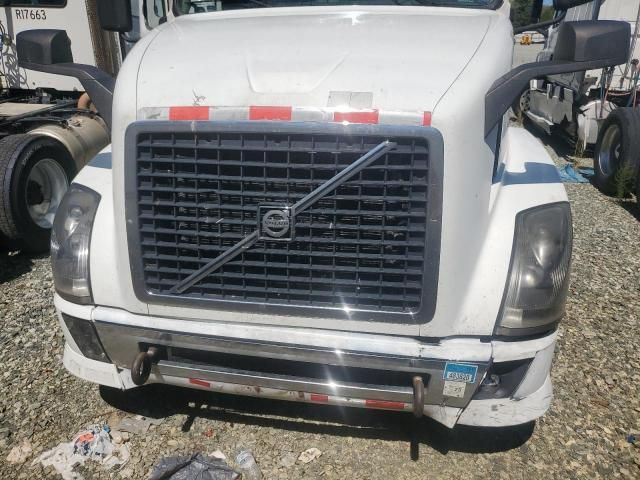 2009 Volvo VNL Semi Truck