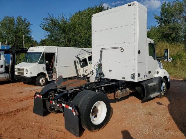 2017 Kenworth T680 Semi Truck