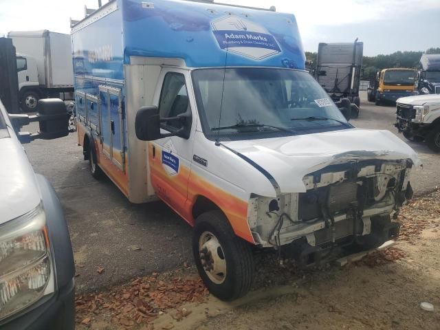 2021 Ford Econoline E350 Super Duty Cutaway Van