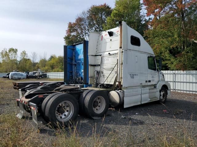 2008 Volvo VNL Semi Truck