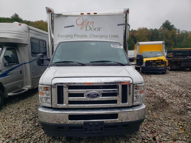 2022 Ford Econoline E450 Super Duty Cutaway Van