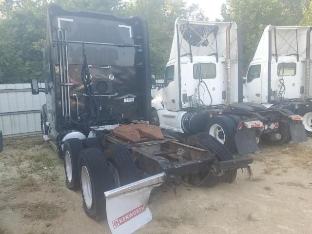 2016 Kenworth T680 Semi Truck
