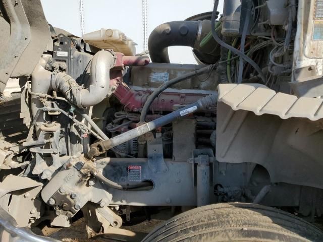 2013 Mack CXU613 Semi Truck