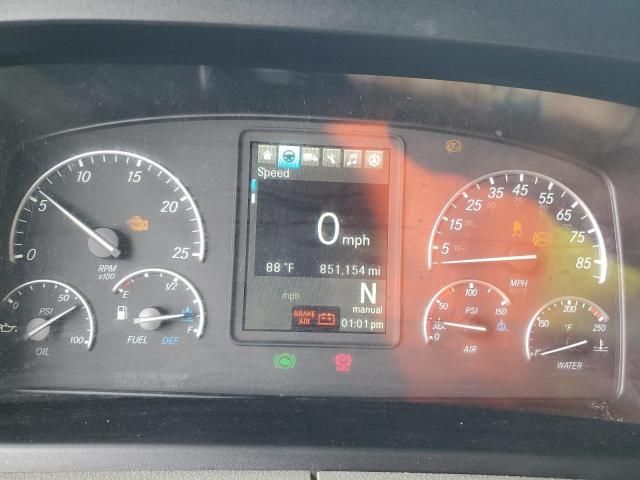 2018 Freightliner Cascadia 126 Semi Truck
