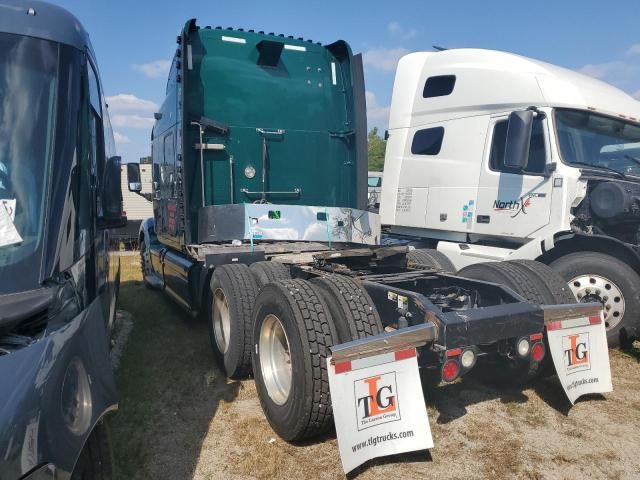 2015 Peterbilt 587 Semi Truck