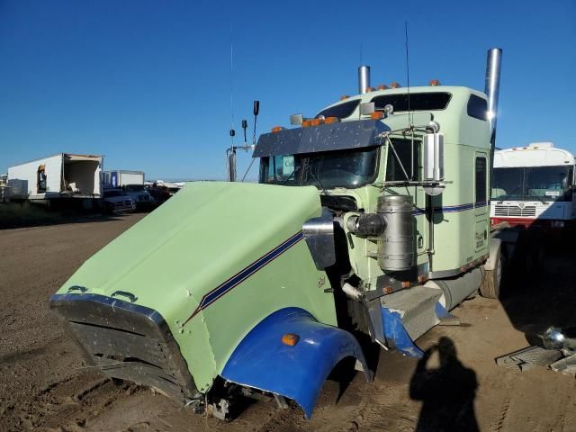 2000 Kenworth W900 Semi Truck