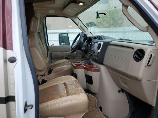 2015 Ford Econoline E450 Super Duty Cutaway Van