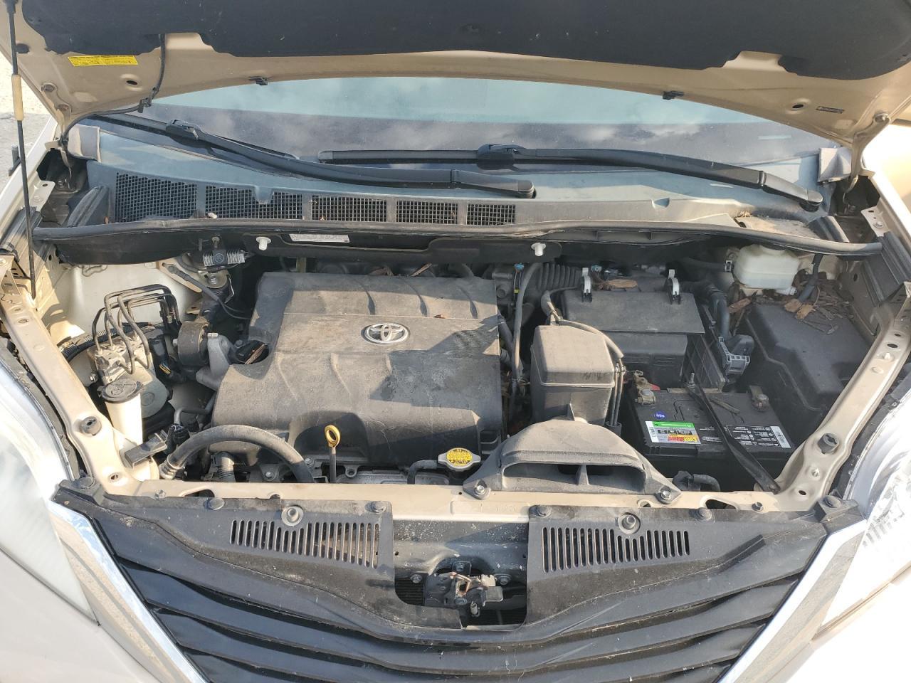 2012 Toyota Sienna le