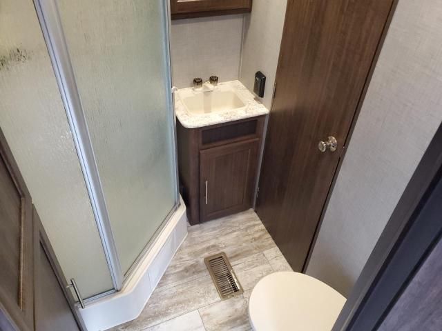 2018 Crossroads Zinger-Camper