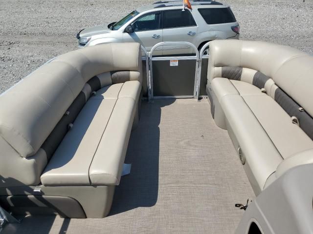 2021 Sun Tracker Partybarge