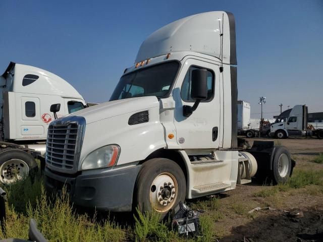 2015 Freightliner Cascadia Semi Truck