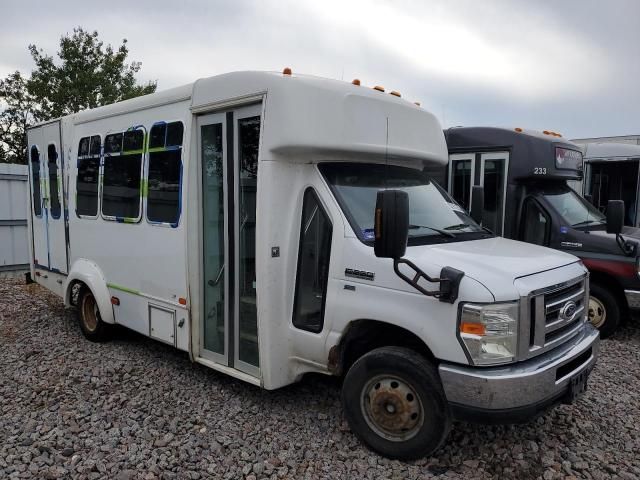 2015 Ford Econoline E350 Super Duty Cutaway Van