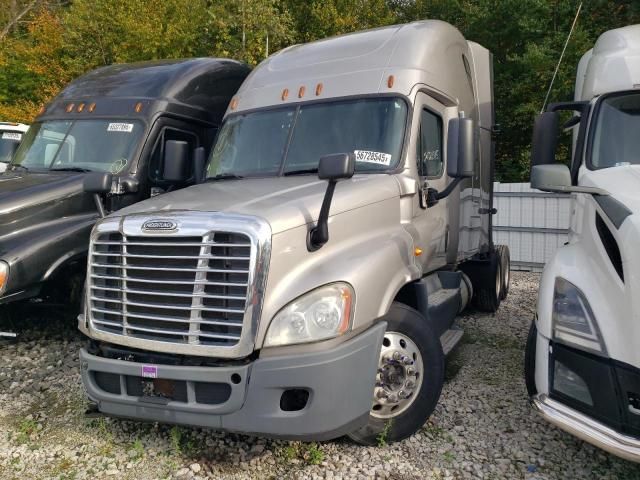 2013 Freightliner Cascadia 125 Semi Truck