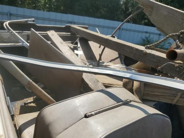 1983 Larson Boat