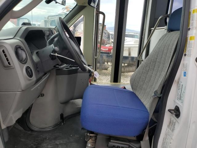 2016 Ford Econoline E350 Super Duty Cutaway Van