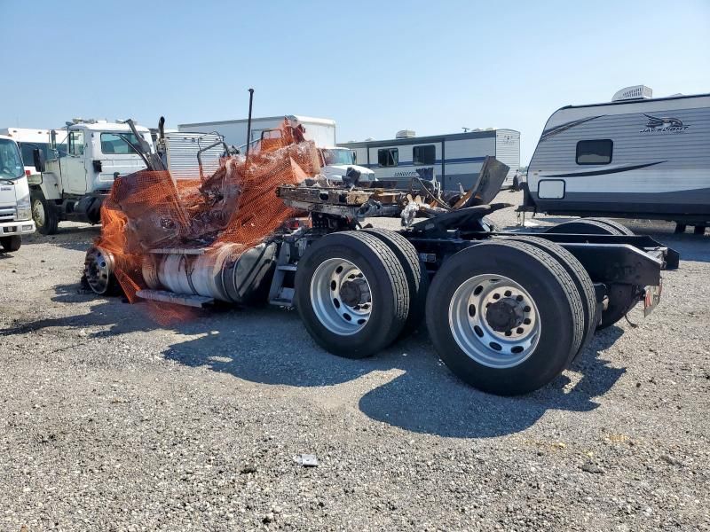 2013 Kenworth T660 Semi Truck