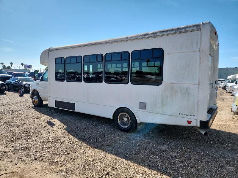2017 Ford Econoline E450 Super Duty Cutaway Van