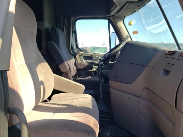2009 Freightliner Cascadia 125 Semi Truck