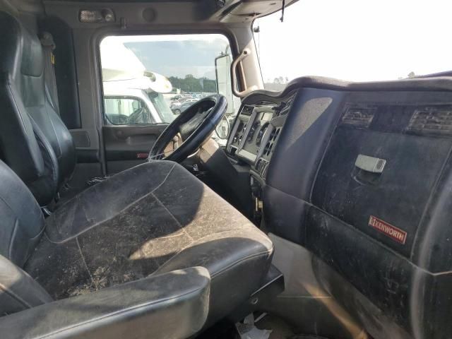 2013 Kenworth T800 Dump Truck
