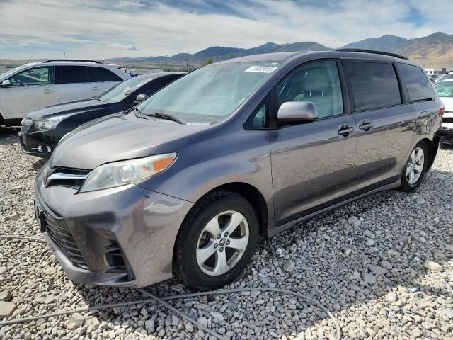 2018 Toyota Sienna LE