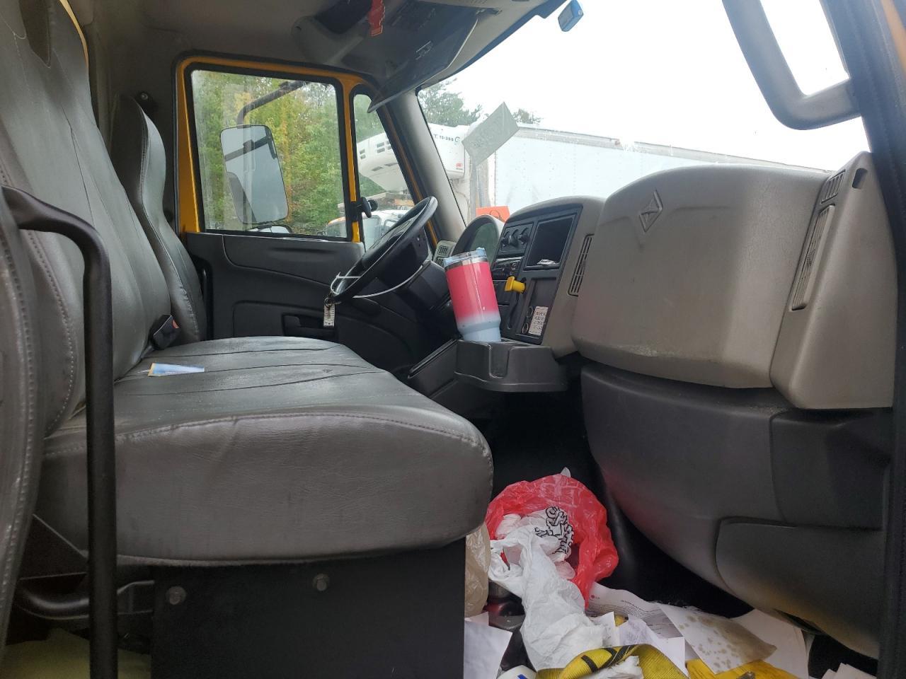 2018 International 4300 BOX Truck