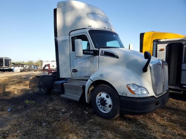 2017 Kenworth T680 Semi Truck