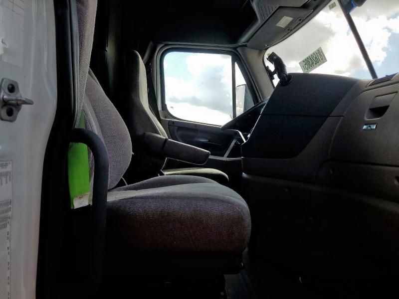 2016 Freightliner Cascadia 125 Semi Truck