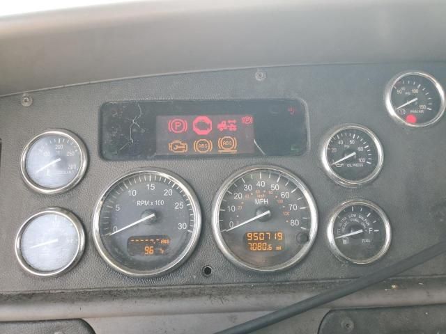 2012 Peterbilt 587 Semi Truck