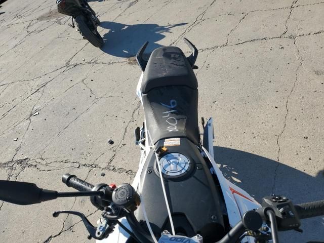 2023 Moto Guzzi V100 Mandello