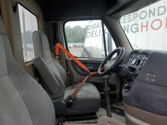 2013 Freightliner Cascadia Semi Truck
