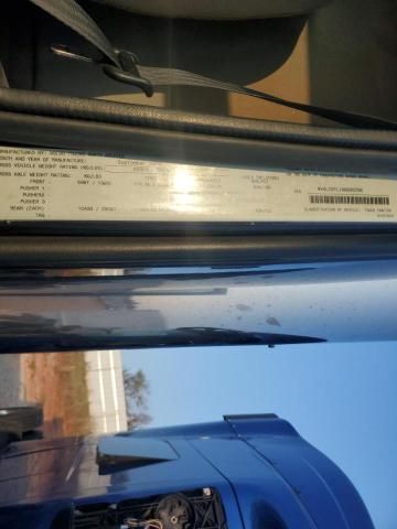 2010 Volvo VT Semi Truck