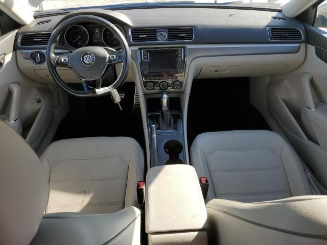 2017 Volkswagen Passat R-Line