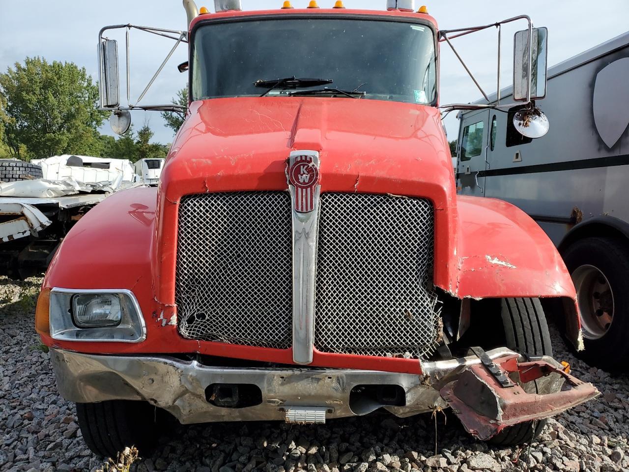 2005 Kenworth T300-Flat BED Truck