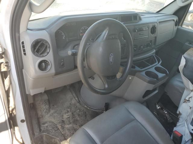 2018 Ford Econoline E350 Super Duty Cutaway Van